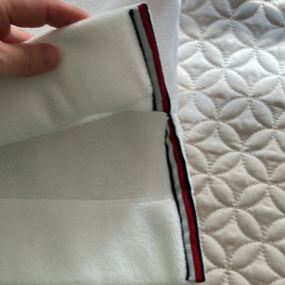 Tommy Hilfiger white women’s faux fur 100% polyester sweater Size M - Picture 6 of 7